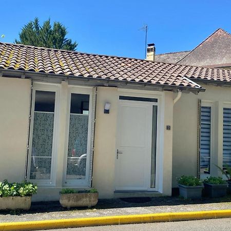 Agreable Petit Gite Avec Piscine Et Jardinet Salies-de-Béarn Exterior foto